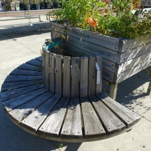 Banc rond à adosser à un arbre
